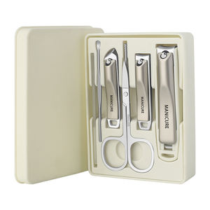 Elegante <span class=keywords><strong>Set</strong></span> di 7 Pezzi per Manicure e Pedicure, Kit da Viaggio Professionale in Acciaio Inossidabile Bianco - Product Image 1