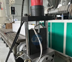 Ligne de production automatique de perles d'angle en PVC pour la construction Machine de production de machines de traitement du caoutchouc plastique - Product Image 3