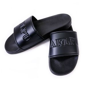 Sandales en <span class=keywords><strong>cuir</strong></span> de créateur pour hommes, Chaussures pour hommes fabriquées en Chine, Claquettes personnalisables avec logo pour la plage et la douche - Product Image 1