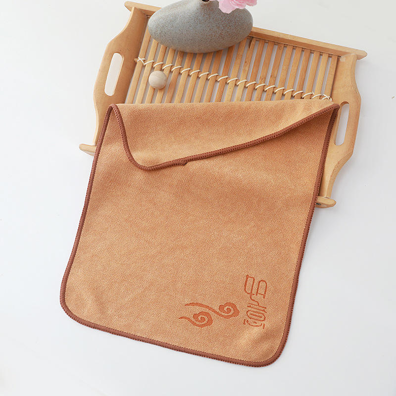 สีน้ำตาล