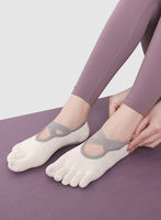 Chaussettes de yoga à cinq doigts avec design antidérapant croisé, en stock usine. Convient aux studios de yoga, à la danse et au fitness.