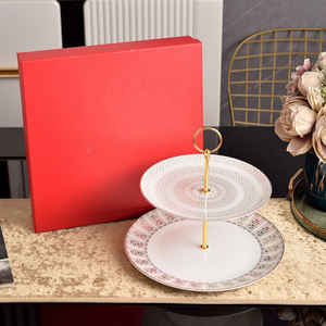 Soporte de pastel de cerámica de 2 niveles con patrón geométrico de lujo, bandeja de postres de porcelana con borde dorado y caja de regalo para el té de la tarde. - Product Image 1