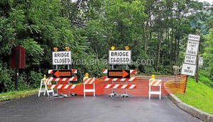 Barrière <span class=keywords><strong>de</strong></span> sécurité routière <span class=keywords><strong>Angle</strong></span> <span class=keywords><strong>de</strong></span> contrôle <span class=keywords><strong>de</strong></span> foule Type <span class=keywords><strong>de</strong></span> fer Barricade temporaire Barrière <span class=keywords><strong>de</strong></span> route portable Guide Board Barricade Stand - Product Image 3