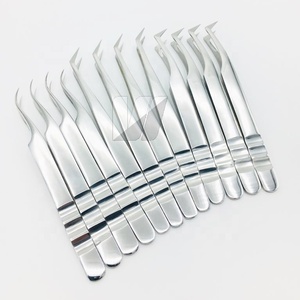 แหนบคีบขนตาสแตนเลสแบบญี่ปุ่นเคลือบสีเงินพร้อมปลายแหลมออกแบบโลโก้ได้ตามต้องการ - Product Image 1