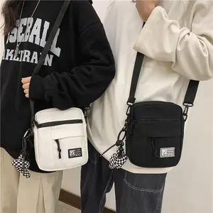 Großhandel einfache Mini Square Sporttasche Leichte tägliche Freizeit tasche Herren Sling Umhängetasche