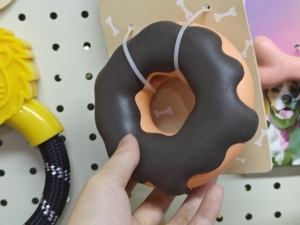 Juguete Masticable de Goma No Tóxica de Grado Alimenticio para Perros, Juguete Chirriante Duradero e Indestructible para Perros Mordedores Agresivos, Precio de Fábrica al por Mayor - Product Image 5