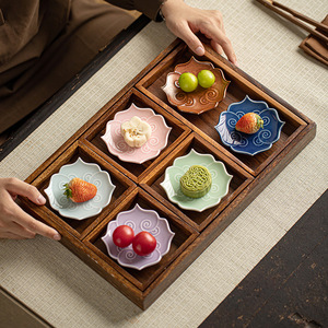 Assiette à dessert en céramique en forme de fleur, petit plat à fruits en porcelaine, style simple, pour les fêtes - Product Image 2