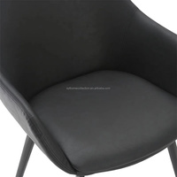Chaise de salle à manger contractuelle en similicuir rembourrée avec accoudoirs et pieds en métal pour restaurant et salle à manger