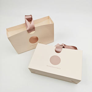 Sacs en papier pour vêtements en carton recyclable avec logo personnalisé en gros, sacs cadeaux de luxe de grande et moyenne taille, blancs, impression sérigraphique - Product Image 1
