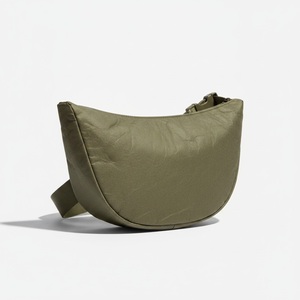 กระเป๋าคาดเอว Deep Olive Tyvek ทรงโค้งมน ซิปแบบซ่อน หัวเข็มขัดสี Gunmetal ด้าน พร้อมโลโก้สั่งทำพิเศษ คุณภาพพรีเมียม - Product Image 4