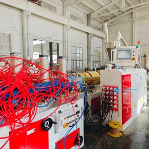 เครื่องผลิตแผ่นประตูพีวีซี ดับเบิ้ลสกรู วัสดุผสมไม้พลาสติก แบบกลวง พร้อมระบบผลิตแผ่นไม้และแผงประตู - Product Image 4