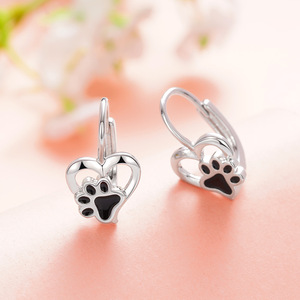 Boucles d'oreilles mignonnes en forme de cœur et de patte de chat pour femmes, design créatif et doux, bijoux de mode à porter au quotidien - Product Image 6