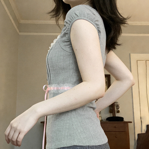 เสื้อยืดแขนสั้นผู้หญิง Y2K แต่งลูกไม้ตัดต่อ คอเหลี่ยม ติดกระดุมด้านหน้า ทรงเข้ารูป ผูกเอว สำหรับฤดูร้อน ขายส่ง - Product Image 5