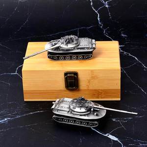Modelo de Tanque T-34/85 de Metal Fundido a Presión - Acabado Plateado, Segunda Guerra Mundial, Soviético, para el Tablero del Automóvil y Decoración del Hogar |   Regalo Coleccionable - Product Image 6