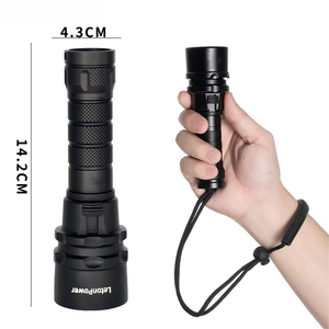 Linterna LED Recargable L18 IP68 a Prueba de Agua de 10W, 2000 Lúmenes, Largo Alcance, <span class=keywords><strong>Foco</strong></span> Subacuático para Buceo, Aeroespacial e Industrial - Product Image 1
