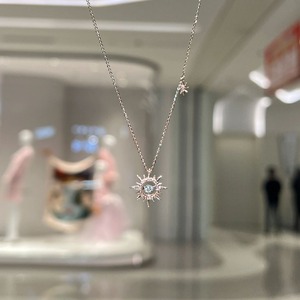 Collar con Colgante de Estrella de Plata de Ley S925 con Diamantes Brillantes para Mujer, Estilo Antiguo de Alta Gama con Material de Platino de Lujo - Product Image 1