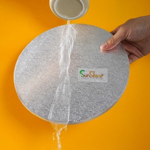 Plateau à gâteau rond personnalisé Sunshine en argent avec gaufrage et impression dorée, base carrée en forme de tambour - Product Image 4