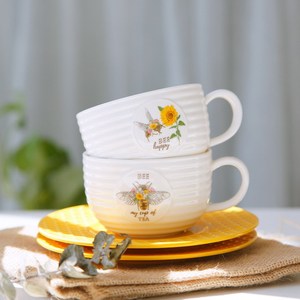 Ensemble tasse à café et soucoupe en céramique de style pastoral russe - Floral Bee, 2 tasses à thé, 2 tasses, 2 soucoupes - Product Image 1