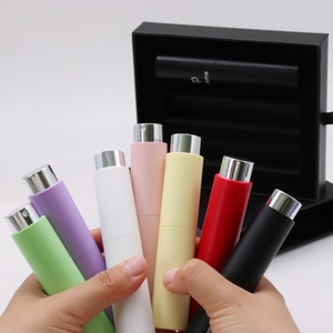 Flacon de parfum portable de luxe en métal, rechargeable, <span class=keywords><strong>noir</strong></span>, coloré, format mini de poche, 5ml 10ml, avec pulvérisateur rotatif - Product Image 3