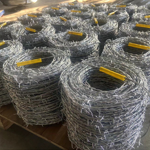 Rouleau de fil <span class=keywords><strong>barbelé</strong></span> galvanisé calibre 12,5, 500 m, avec supports de clôture - Product Image 4