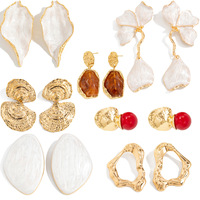 Boucles d'oreilles pendantes en résine motif feuille, style luxe léger et de niche, pour femmes, style Ins tendance, boucles d'oreilles clous géométriques en métal plissé, pour le quotidien