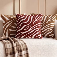 Housse de coussin carrée en peluche texturée à rayures zébrées douces et touffetées, rouge, marron, blanc, style rétro, pour canapé, décoration intérieure