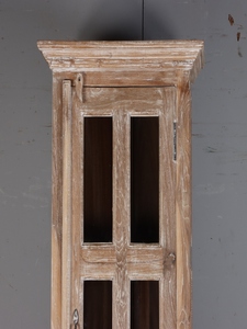 Vitrine en bois massif avec design élégant en verre et étagères de rangement spacieuses pour les maisons modernes - Product Image 3