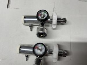 Régulateur d'oxygène à bec bombé avec douille <span class=keywords><strong>Heyer</strong></span> allemande pour bouteille d'oxygène, type bec bombé, régulateur EMS - Product Image 4