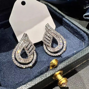 Orecchini a Goccia Traforati per Donne, Gioielli Eleganti di Moda Urbana - Product Image 3