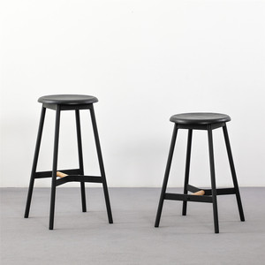 Taburete de <span class=keywords><strong>bar</strong></span> Design Furniture Sillas Altas Para <span class=keywords><strong>Bar</strong></span> Moderne Pieds En Métal Placage De Chêne Siège Rond En Bois <span class=keywords><strong>Chaise</strong></span> De <span class=keywords><strong>Bar</strong></span> Haute - Product Image 1