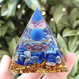 Pyramide en résine époxy avec motif floral de lotus bleu, décoration de maison, ornement de bureau, cadeau - Product Image 3