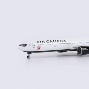 Modèle d'avion en résine Boeing 777-300ER de la compagnie aérienne <span class=keywords><strong>Air</strong></span> Canada à l'échelle 1/158, 47 cm, avec trains d'atterrissage - Product Image 4