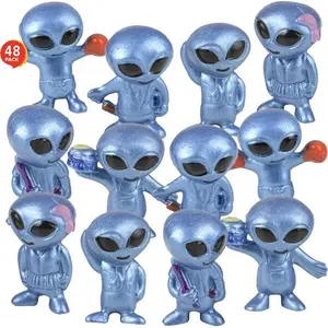 Mainan Alien vinil patung-patung menyenangkan ruang pesta nikmat untuk anak-anak, mainan UFO kecil dalam berbagai macam pose, perlengkapan pesta intergalaksi keren