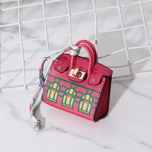 JHT Fabrieks Prijs PU Dames Mode Decoratieve Lichtgewicht Draagbare Mini Tas Hangertje Schattig Klein Huisje Tas Rode Envelop - Product Image 4