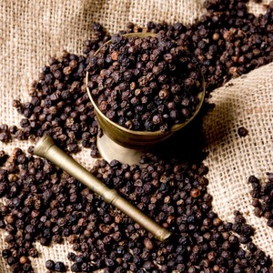 Pimienta negra de Indonesia seleccionada y procesada con cuidado para mantener la pureza del aroma y la calidad de exportación - Product Image 1
