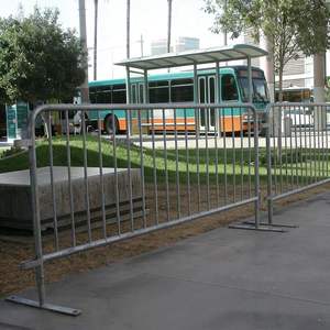 Barriera per Folla con Piedi Piatti in Acciaio Zincato Verniciato a Polvere Resistente Barriera Pedonale Pannelli di Recinzione Temporanea Rimovibili Grado Ingegneristico - Product Image 2