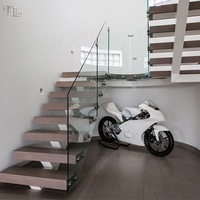 Escalier flottant Tanlong Central Stringer en chêne avec éclairage LED intégré, marches en bois à risers ouverts, balustrade en verre, escalier minimaliste