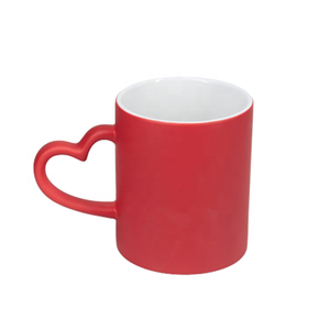Tazza da caffè magica a forma di cuore con rivestimento spray automatico per sublimazione, 11oz, cambia colore, effetto opaco. - Product Image 2