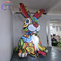 Mascotte gonflable géante en forme de lapin coloré avec motifs graffiti pour l'exposition d'art de Pâques
