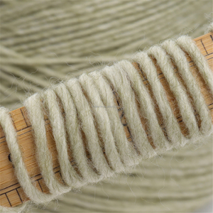Échantillon gratuit <span class=keywords><strong>pas</strong></span> <span class=keywords><strong>cher</strong></span> prix 20% laine 80% laine acrylique fil de laine fil de laine touffetage fil mélangé - Product Image 5