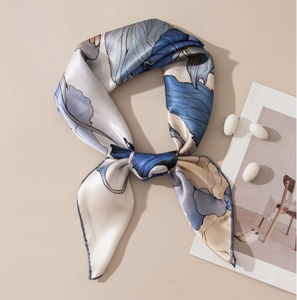 Sciarpa Grande Quadrata in Raso di <span class=keywords><strong>Seta</strong></span> <span class=keywords><strong>Blu</strong></span> con Stampa Floreale per Capelli e Collo da Donna - Product Image 4