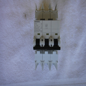 <span class=keywords><strong>3</strong></span> Pólo disjuntor 3A 5SJ43 3A 5SJ43037HG42 - Product Image 1