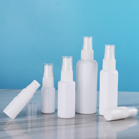 Bouteille Cosmo blanche en PET de 1 oz, 2 oz, 4 oz, 8 oz, 16 oz avec pulvérisateur à fine brume