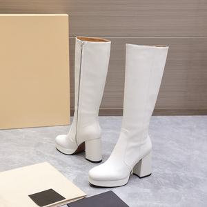 Bottes cuissardes de luxe personnalisées avec logo pour femme, à plateforme, en cuir couleur unie, style vintage 2026, avec fourrure épaisse à hauteur du genou - Product Image 1