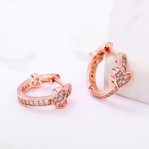 Pendientes de Aro en Forma de Corazón en Oro Rosa con Incrustaciones de Diamantes para Mujer, Joyería Fina para Uso Diario - Product Image 4