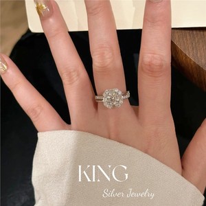 Bague en argent sterling S925 sertie de diamants, forme fleur, pour femme, de la marque King Silver Jewelry. - Product Image 5
