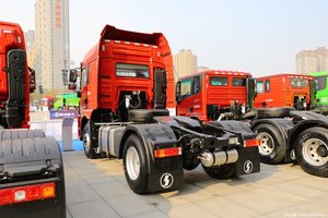 Tracteur routier Shacman 4x2 à forte demande en Afrique avec cabine confortable pour le transport de marchandises transfrontalier - Product Image 5