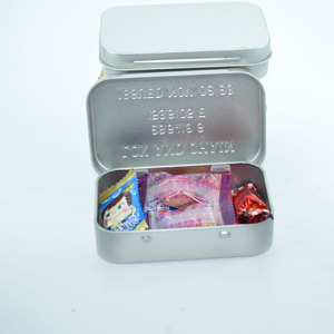 Tùy Chỉnh Dập Nổi In Sắt Kẹo Bạc Hà Hộp Vàng Bạc Đen 60*45*15Mm Trà Tinplate Hình Chữ Nhật Nhỏ Hộp Thiếc Bản Lề Nắp - Product Image 1