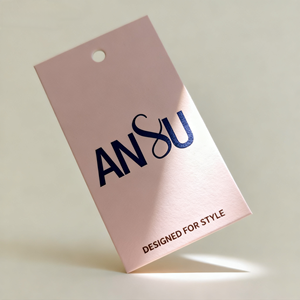 Etiquetas Colgantes de PVC de Lujo Personalizadas de Alta Calidad, Impresión en Lámina Dorada, Material Reciclado para Prendas, Bolsos, Zapatos, Etiquetas con Logotipo de Marca - Product Image 4