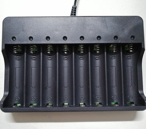 Batteria ricaricabile Li-Ion Intelligente 8 Slot 18650 LED Battery Charger - Product Image 6